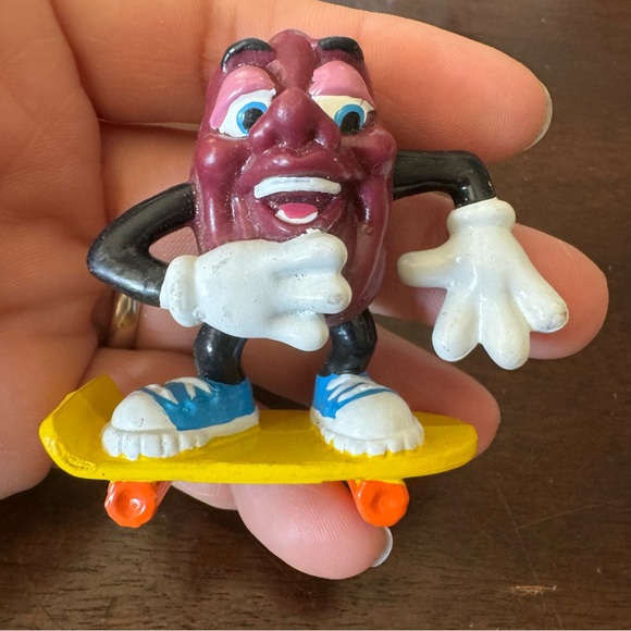 Vintage 1988 Hardee's California Raisins PVC Figure Captain Toonz/Skater/Surfer - Picture 7 of 9